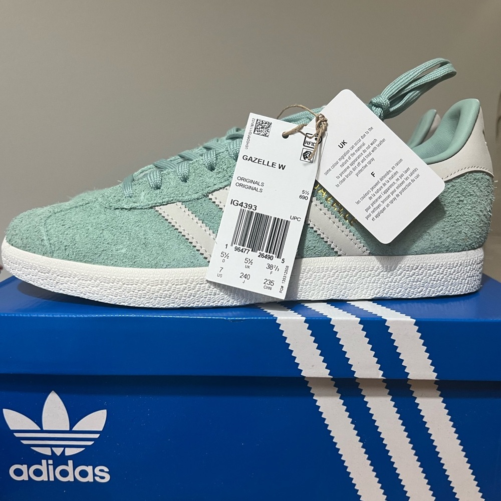 New Adidas Gazelle Women's Hazy Green/Off White/Cloud White Sneakers
